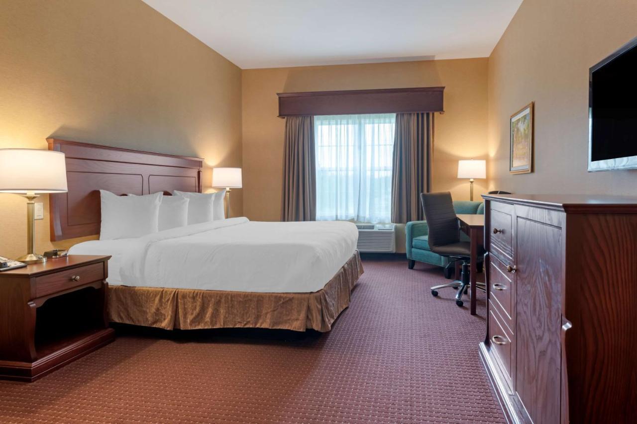 Best Western Plus Fredericton Hotel & Suites Zewnętrze zdjęcie