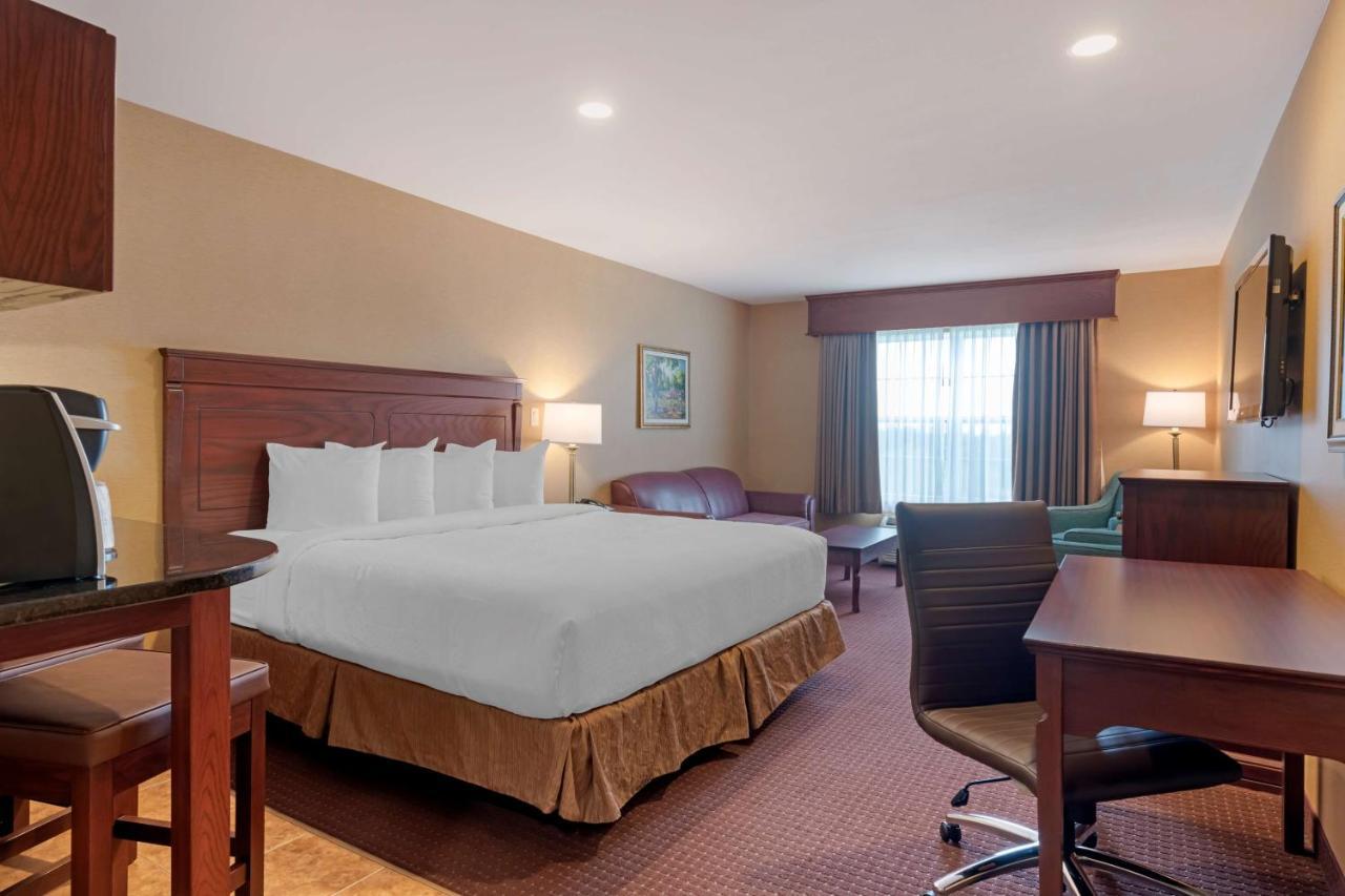 Best Western Plus Fredericton Hotel & Suites Zewnętrze zdjęcie