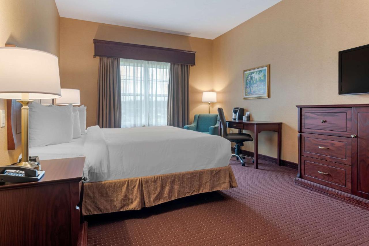 Best Western Plus Fredericton Hotel & Suites Zewnętrze zdjęcie