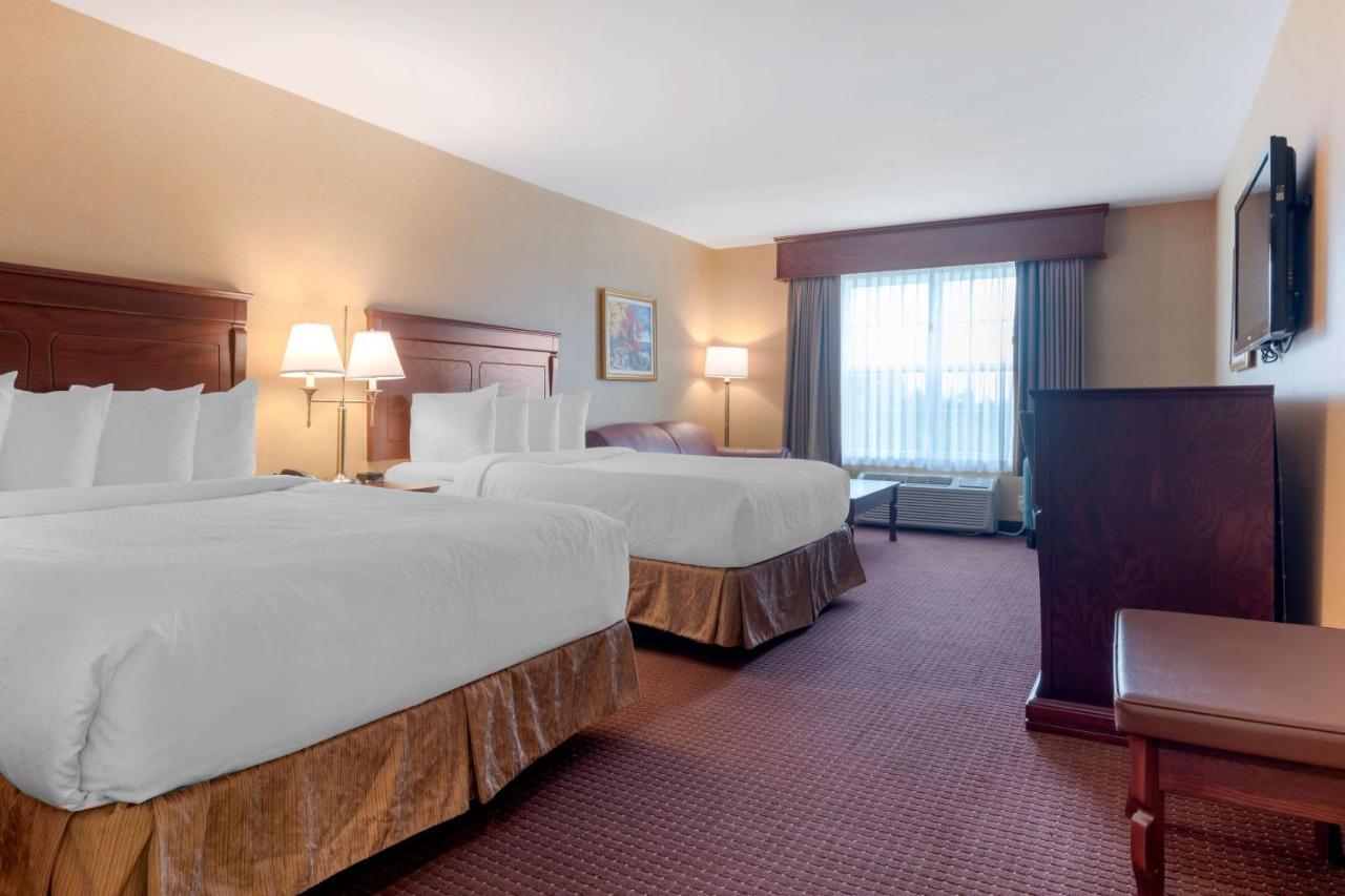 Best Western Plus Fredericton Hotel & Suites Zewnętrze zdjęcie