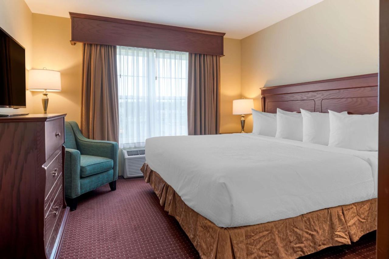 Best Western Plus Fredericton Hotel & Suites Zewnętrze zdjęcie