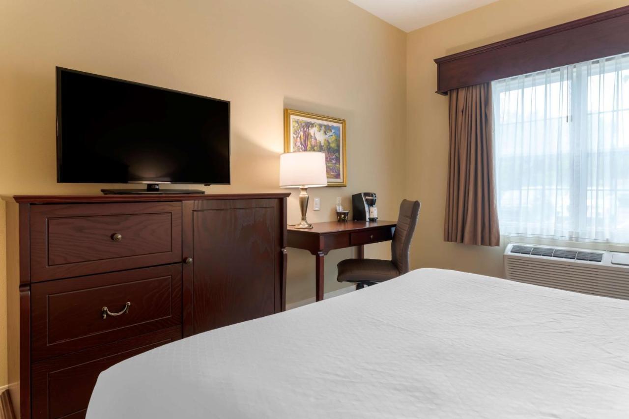 Best Western Plus Fredericton Hotel & Suites Zewnętrze zdjęcie