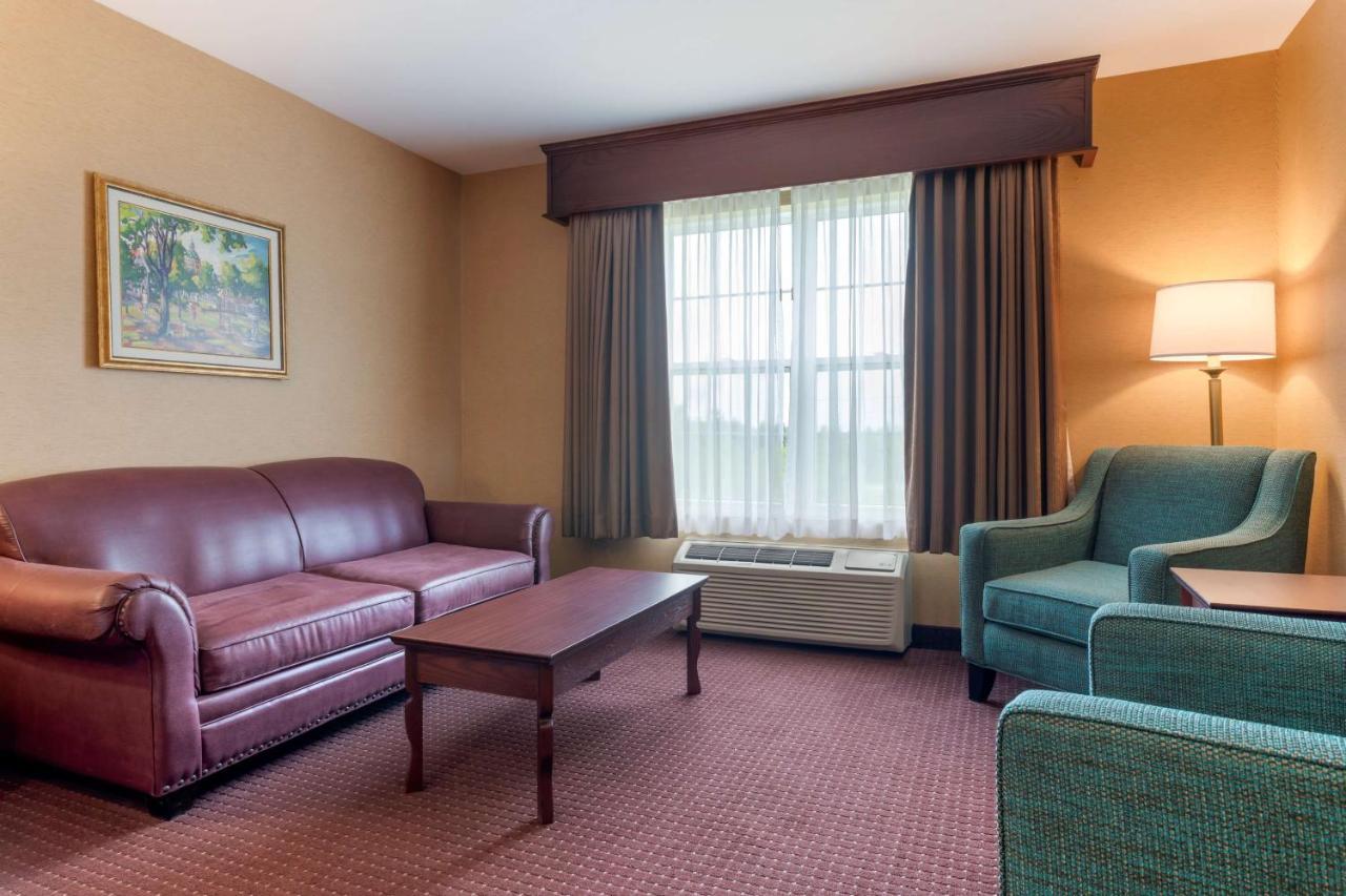 Best Western Plus Fredericton Hotel & Suites Zewnętrze zdjęcie